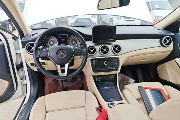 Used Mercedes-Benz GLA 2016 GLA 200 Sport Edition Center Console