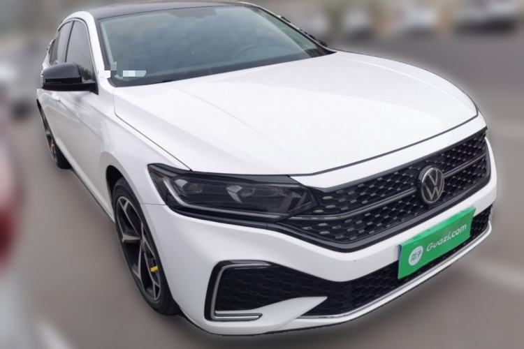 Used Volkswagen Passat 2024 380TSI Starry Dragon Edition Front Right 45 Deg