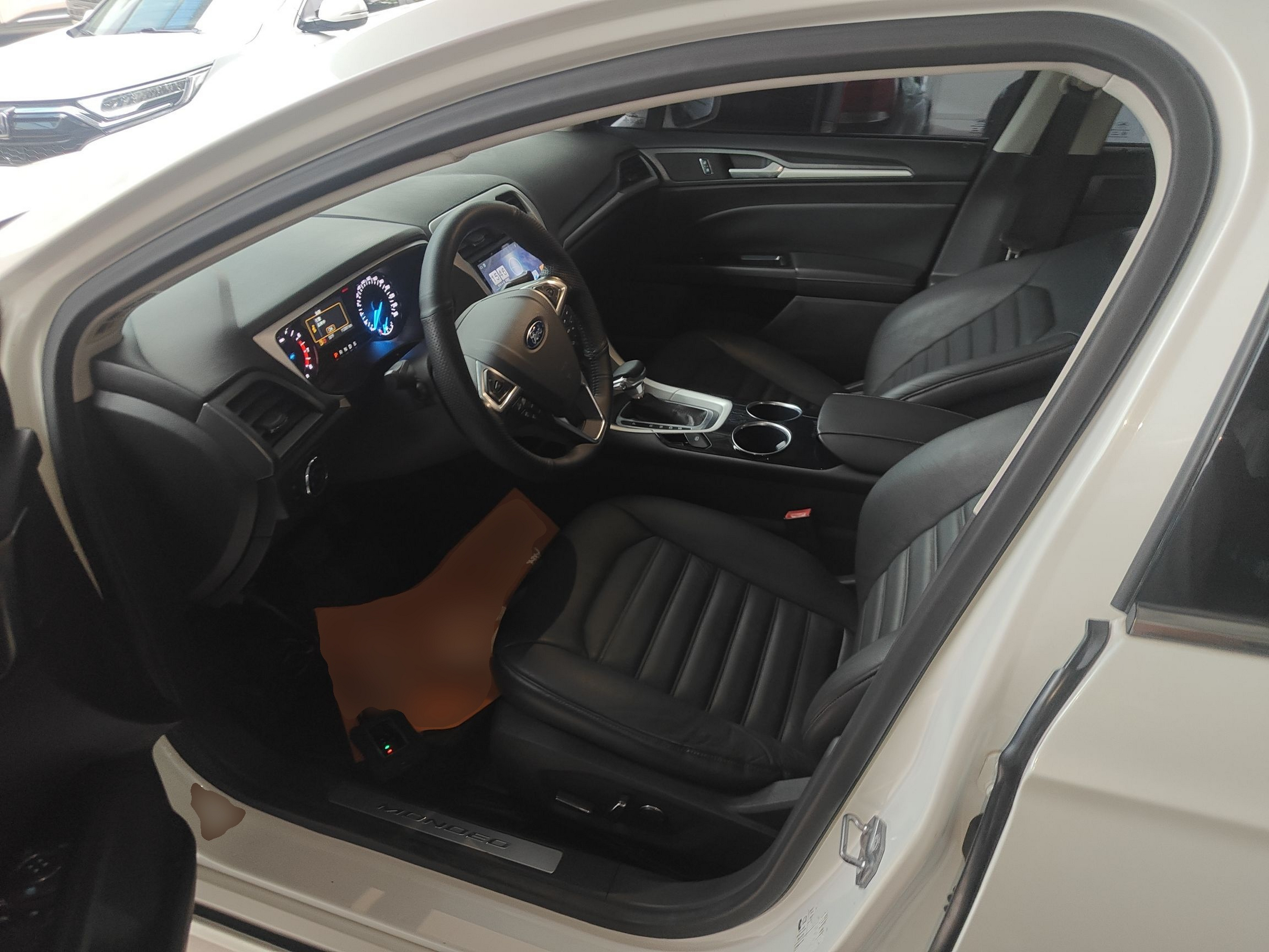 Переднее сиденье в автомобиле