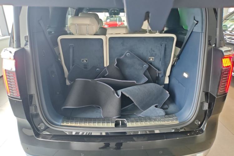 Used Zeekr 009 2024 7-Seater Walk-Through Version Four-Wheel Drive 108 kWh Trunk