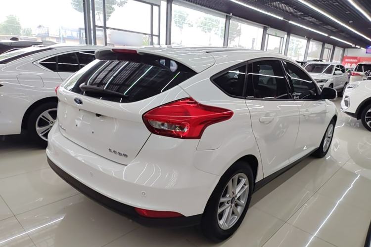 Used Ford Focus 2015 Hatchback 1.6L Manual Fashion Edition
