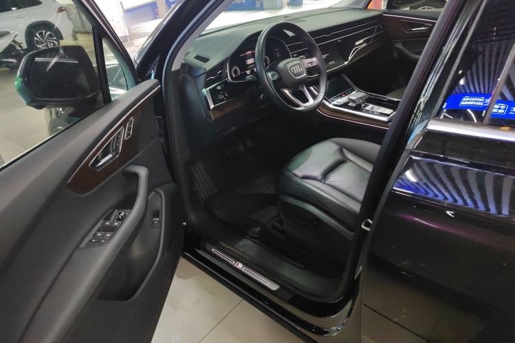 Used Audi Q7 2023 55 TFSI quattro S line Sport Edition Driver Seat