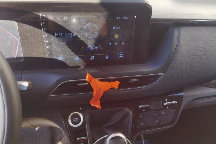 Used Sinotruk Pioneer V 2024 Multi-Function Edition 2.0T Manual Mid-Roof Low-Profile
