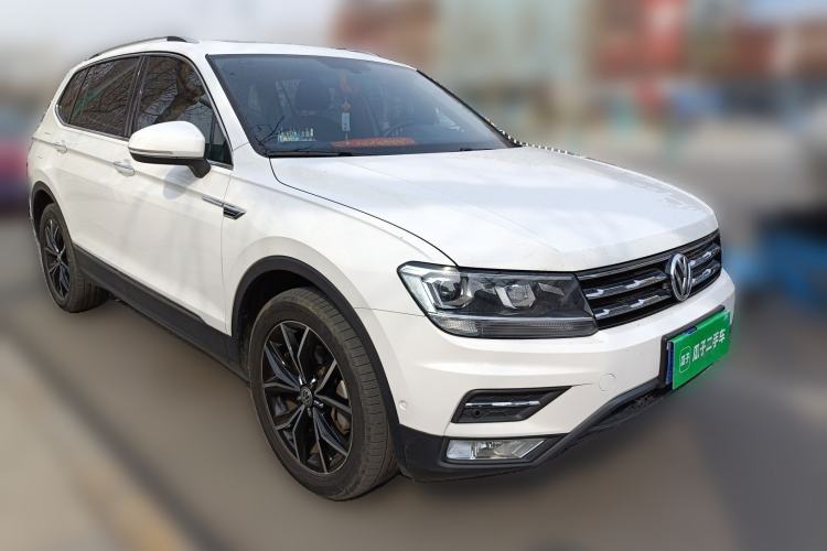 Used Volkswagen Tiguan L 2020 330TSI Automatic Two-Wheel Drive Smart Luxury Edition China VI Standard Front Right 45 Deg