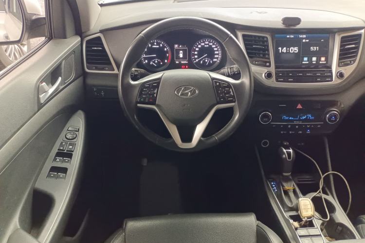 Used Hyundai Tucson 2015 1.6T Dual-Clutch Two-Wheel-Drive Smart Model Steering Wheel