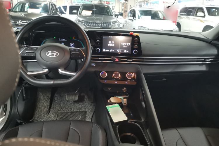 Used Hyundai Elantra 2023 1.5L CVT GLX Elite Edition Center Console