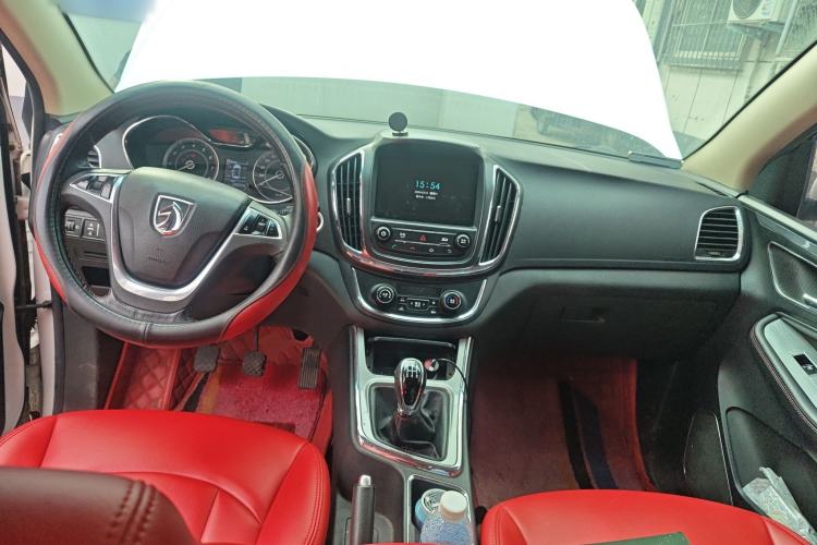 Used Baojun 560 2015 1.8L manual luxury version
