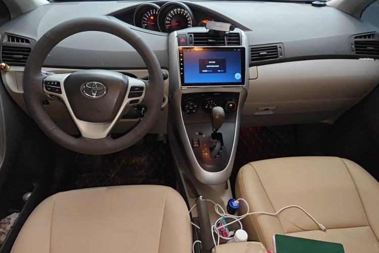 Used Toyota Verso 2014 Starlight 180E CVT Elite Edition Center Console