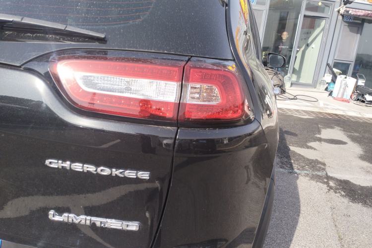 Used Jeep Cherokee 2017 2.0L Superior Edition