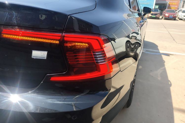Used Volvo S90 New Energy 2023 T8 Plug-in Hybrid All-Wheel Drive Long-Range Zhiyi Luxury Edition Right Rear Taillight