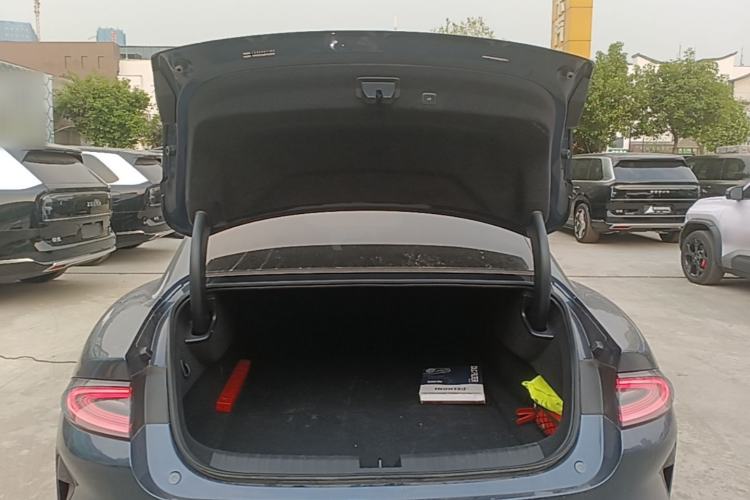 Used Xiaomi Auto SU7 2024 Four-Wheel Drive Ultra-Long Range Advanced Intelligent Driving Max Edition Trunk