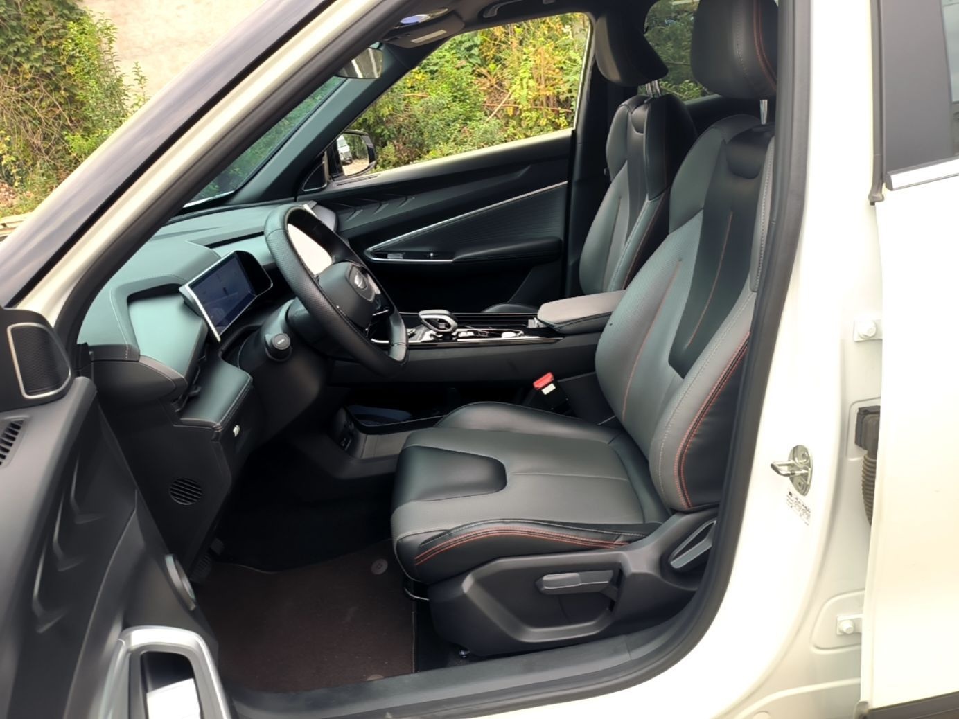 Geely Auto Emgrand X7 Sport 2023 Boyue COOL 1.5TD Smart Connectivity Model — снимка 17