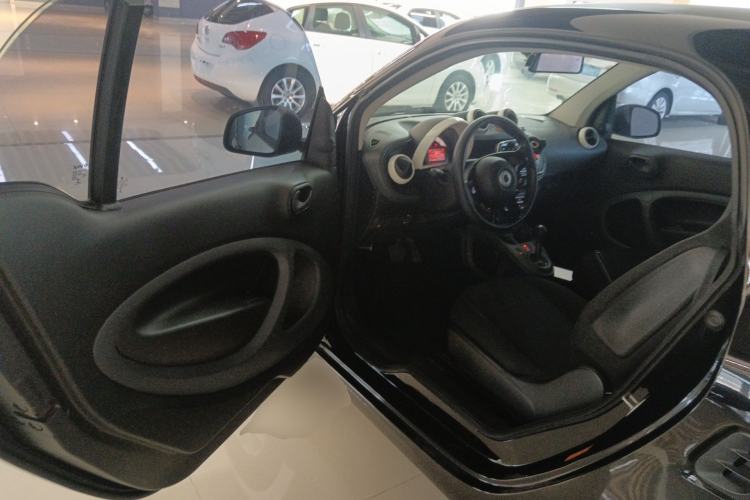Used smart fortwo 2015 1.0L 52 kW hardtop Dynamic version
