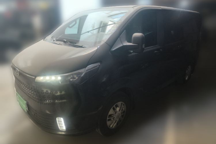 Used SAIC MAXUS Xintu V70 2023 2.0T Elite Edition Manual Transmission Short Wheelbase Low Roof 5/6 Seats (125 hp)