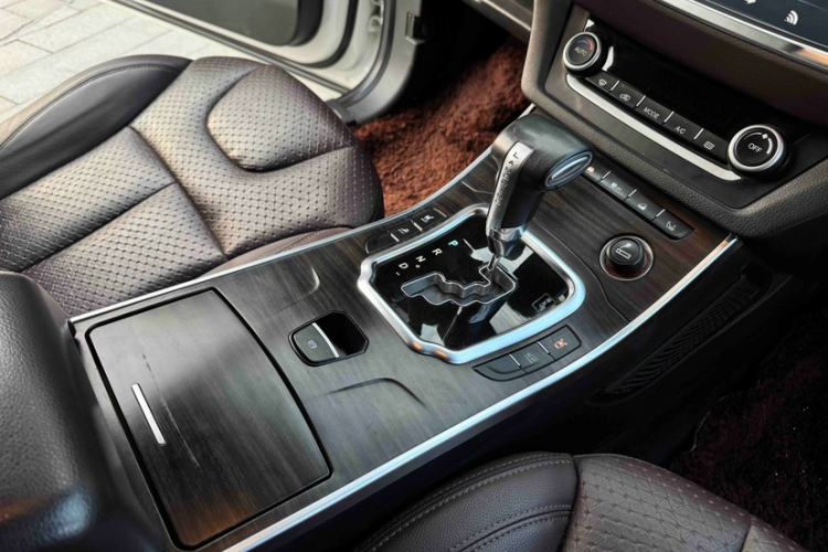 Used Land X7 2015 2.0T Panoramic Prestige Edition
