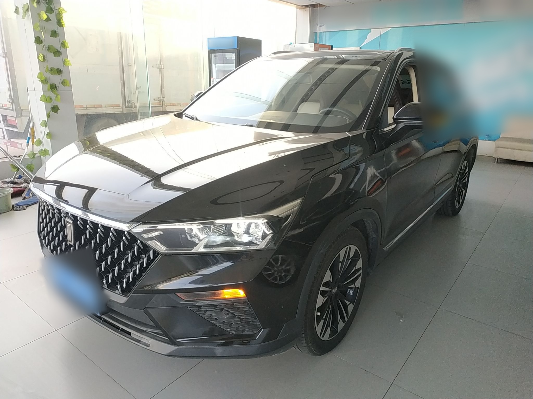 Под передней частью автомобиля