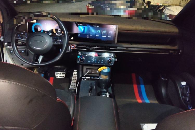 Used Hyundai Tucson 2025 Tucson L 1.5T Elite Edition N-Line Center Console