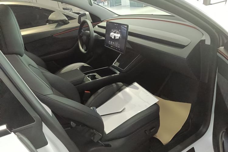 Used Tesla Model Y 2025 Long-Range All-Wheel-Drive Version