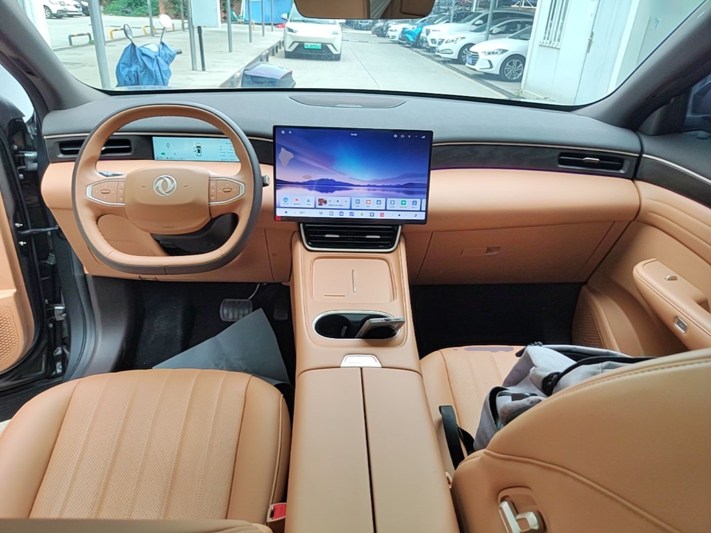 Dongfeng Aeolus L8 2025 Model 185KM Dream Edition — снимка 12