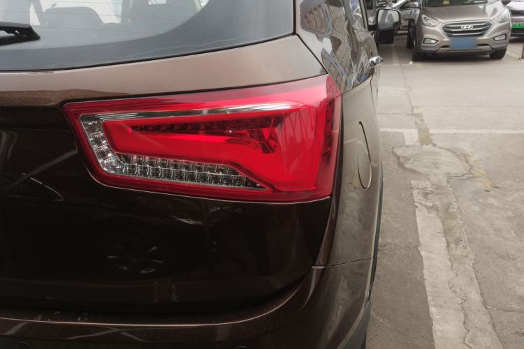 Used Baojun 560 2015 1.8L manual luxury version
