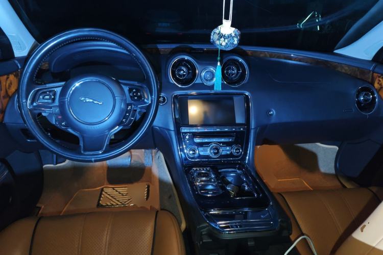 Used Jaguar XJ 2014 XJL 3.0 SC Four-Wheel Drive Panoramic Business Edition
