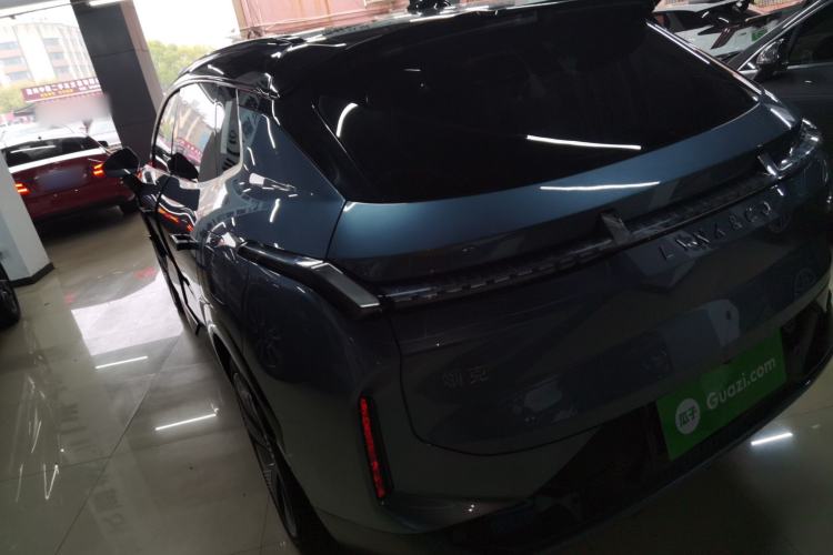 Used Lynk & Co 08 EM-P 2025 220 km All-Wheel-Drive Performance Halo