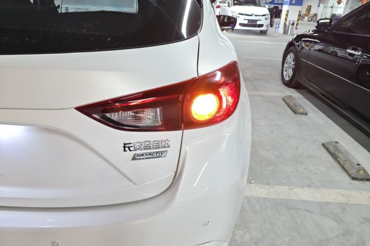 Used Mazda 3 Axela 2017 Hatchback 1.5L Automatic Comfort Model Emission Standard China V
