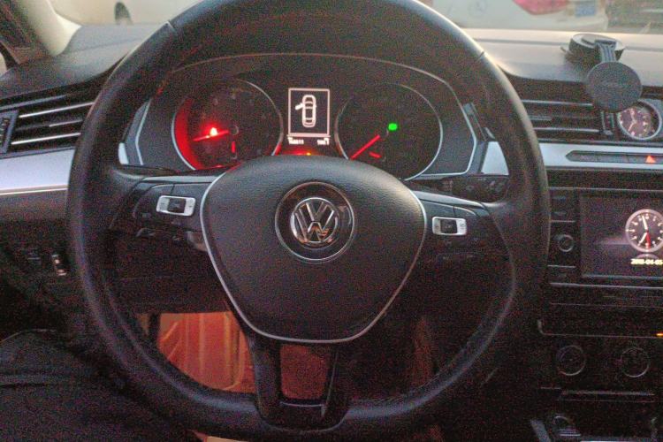 Used Volkswagen Magotan 2018 330TSI DSG Advanced Model Steering Wheel