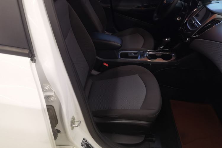 Used Chevrolet Cruze 2017 1.5L Automatic Pioneer Sunroof Edition
