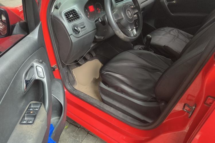 Used Volkswagen Polo 2011 1.4L Manual ZhiLe Edition Driver Seat