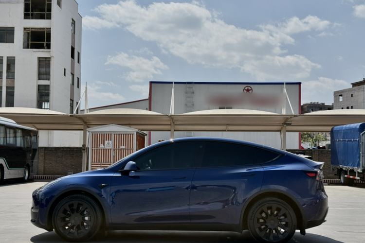 Used Tesla Model Y 2021 Long-Range All-Wheel-Drive Version Exterior 2