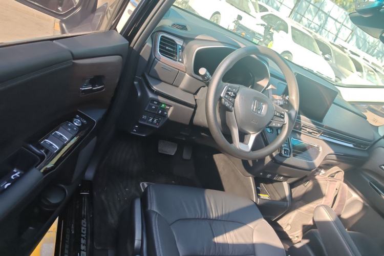 Used Honda Odyssey 2024 2.0L eHEV Sharp & Smart Edition