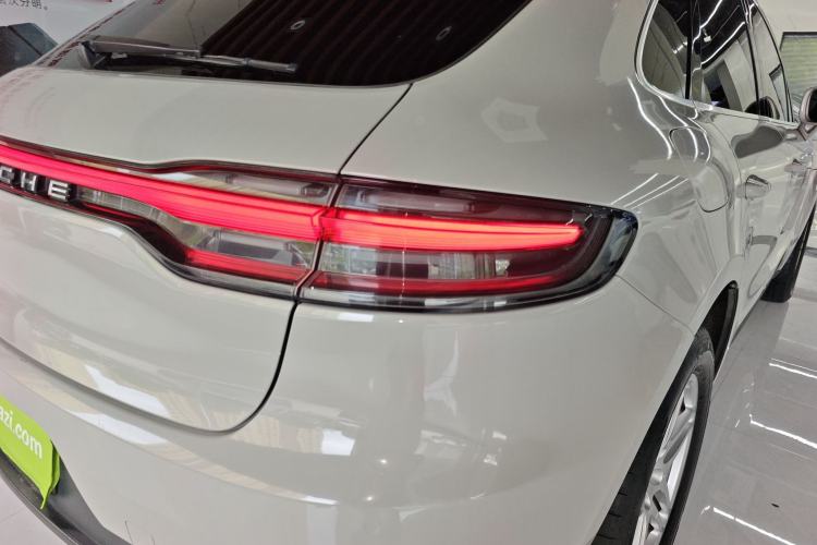 Used Porsche Macan 2021 Macan 2.0T Right Rear Taillight