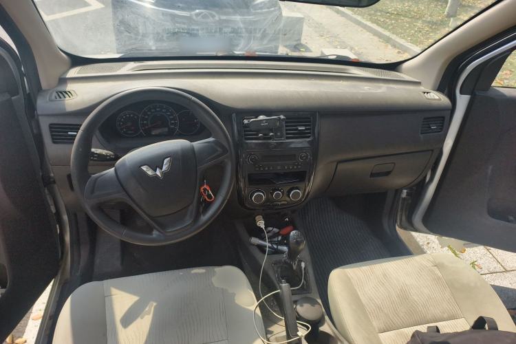 Used Wuling Rongguang V 2016 1.5L Standard Version
