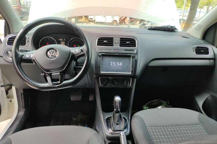 Used Volkswagen Polo 2016 1.6L Automatic Comfort Model Center Console