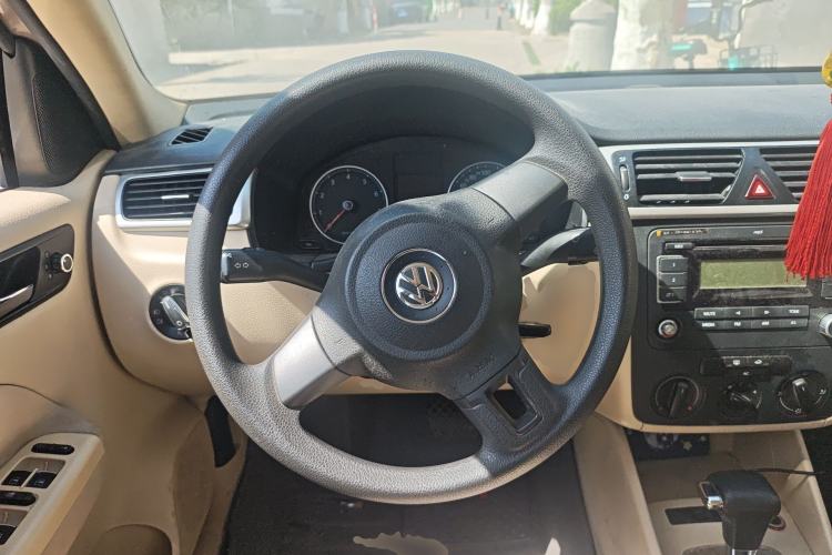 Used Volkswagen Bora 2012 1.6L Automatic Fashion Edition Steering Wheel