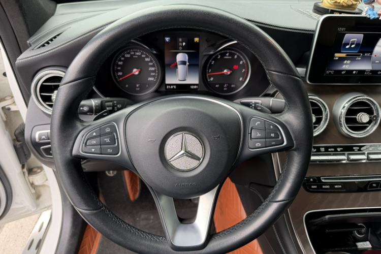 Used Mercedes-Benz GLC 2018 GLC 300 4MATIC Sport Edition Interior 2