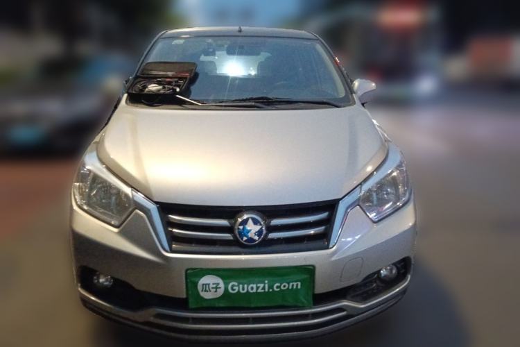 Used Venucia R50 2015 1.6L Automatic Luxury Edition
