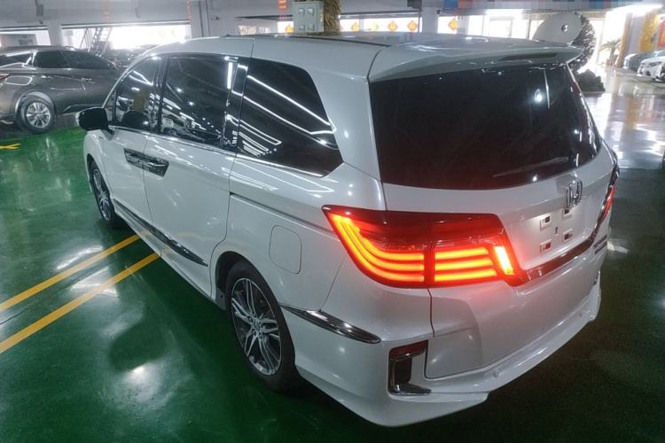 Used Honda Elysion 2019 2.0L Hybrid Luxury Edition
