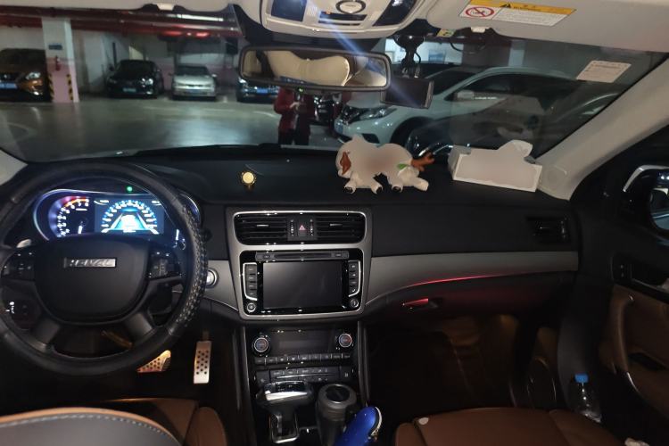 Used Haval H8 2017 2.0T Gasoline Two-Wheel Drive Smart Edition
