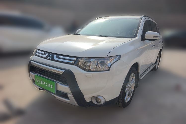 Used Mitsubishi Outlander 2013 2.4L Four-Wheel Drive Luxury Navigation Version 7 Seats