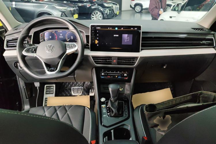 Used Volkswagen Tiguan L 2024 330TSI Automatic Two-Wheel Drive R-Line Enhanced Edition Center Console