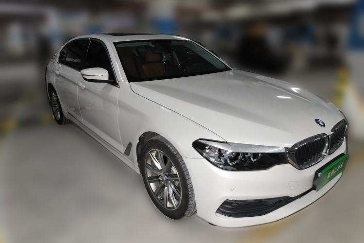 Used BMW 5 Series 2018 528Li Launch Special Edition Front Right 45 Deg