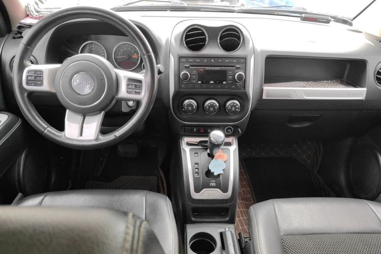 Used Jeep Compass 2014 2.4L four-wheel drive luxury version
