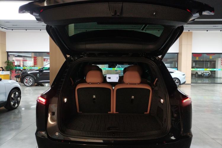 Used ONVO Luxeed L90 2025 Model—Ultra Six-Seater Version
