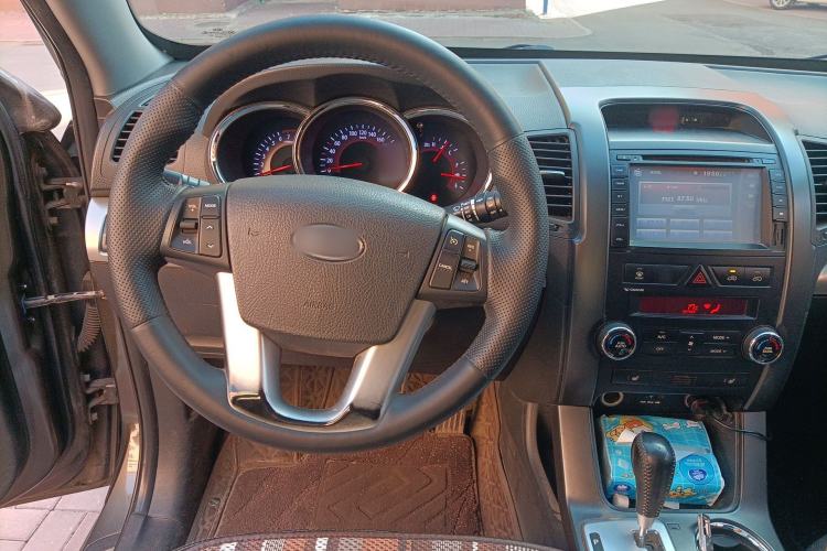 Used Kia Sorento 2012 2.4L Gasoline Luxury Edition Steering Wheel