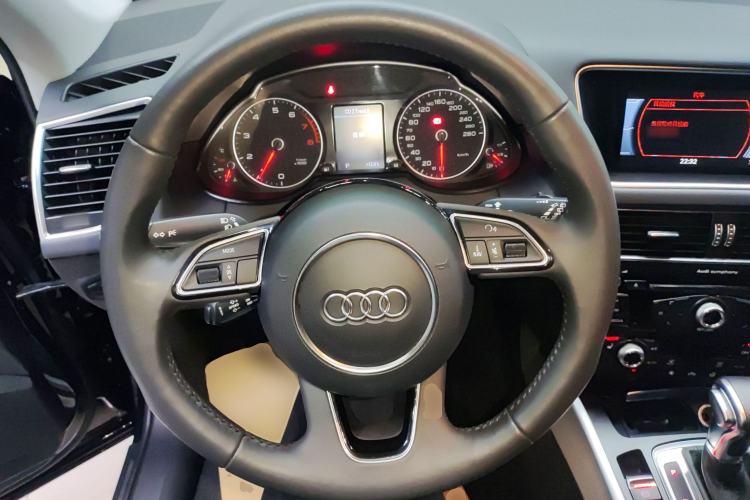 Used Audi Q5 2017 Plus 40 TFSI Technology Model