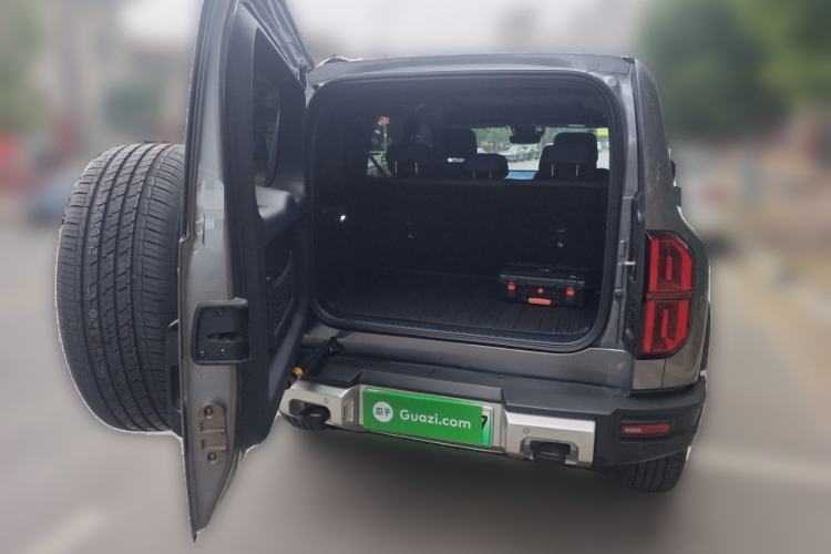 Used Formula Leopard 5 2023 Navigator Edition
