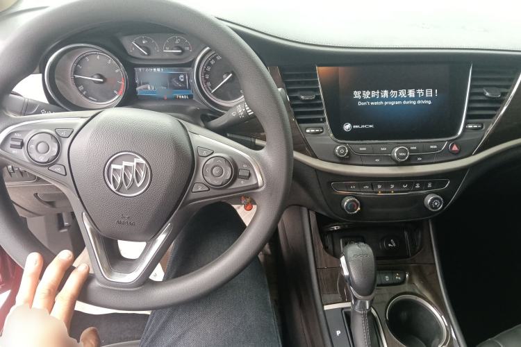 Used Buick Verano 2018 Sedan 20T Dual-Clutch Leading Model Center Console