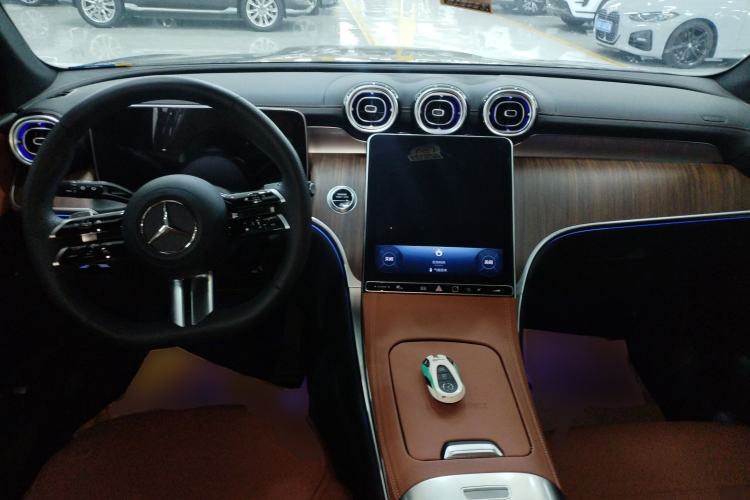 Used Mercedes-Benz GLC 2024 GLC 300 L 4MATIC Dynamic Edition 5-seater Center Console